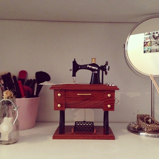 Escolas de costura, clubes de tricô, retrosarias