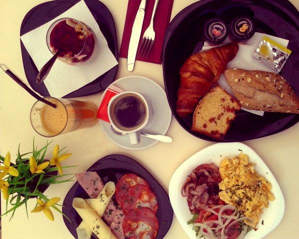 Mesas ao gosto parisiense